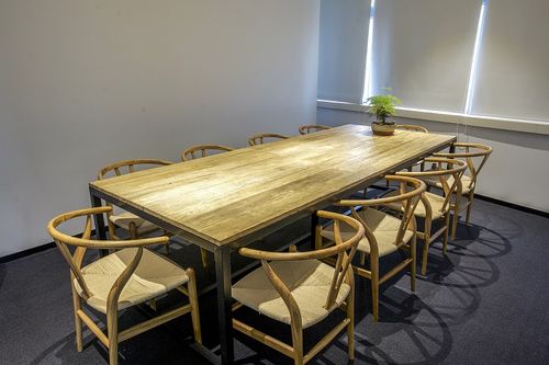 原木办公家具的选料与取料 从源头到品质